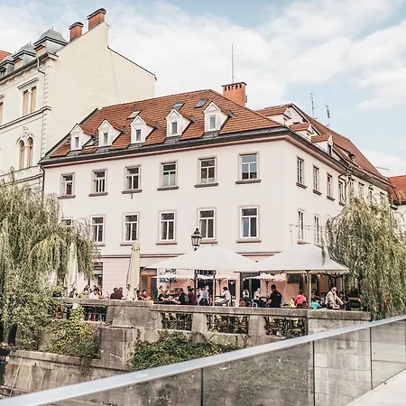 아파트 Tromostovje